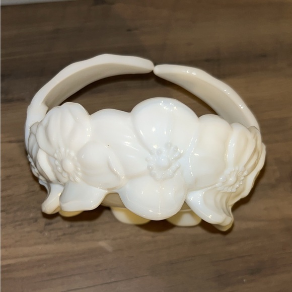 Vtg Westmoreland Milk Glass Dogwood Daisy Flower Split Handle Candy Trinket Dish - Picture 4 of 5